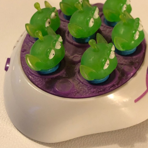 Works Disney Pixar Toy Story 3 Bop The Alien LCD Video Handheld Game lgm Aliens - Picture 9 of 14